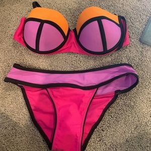 NWT Colorblock Bikini with removable straps
